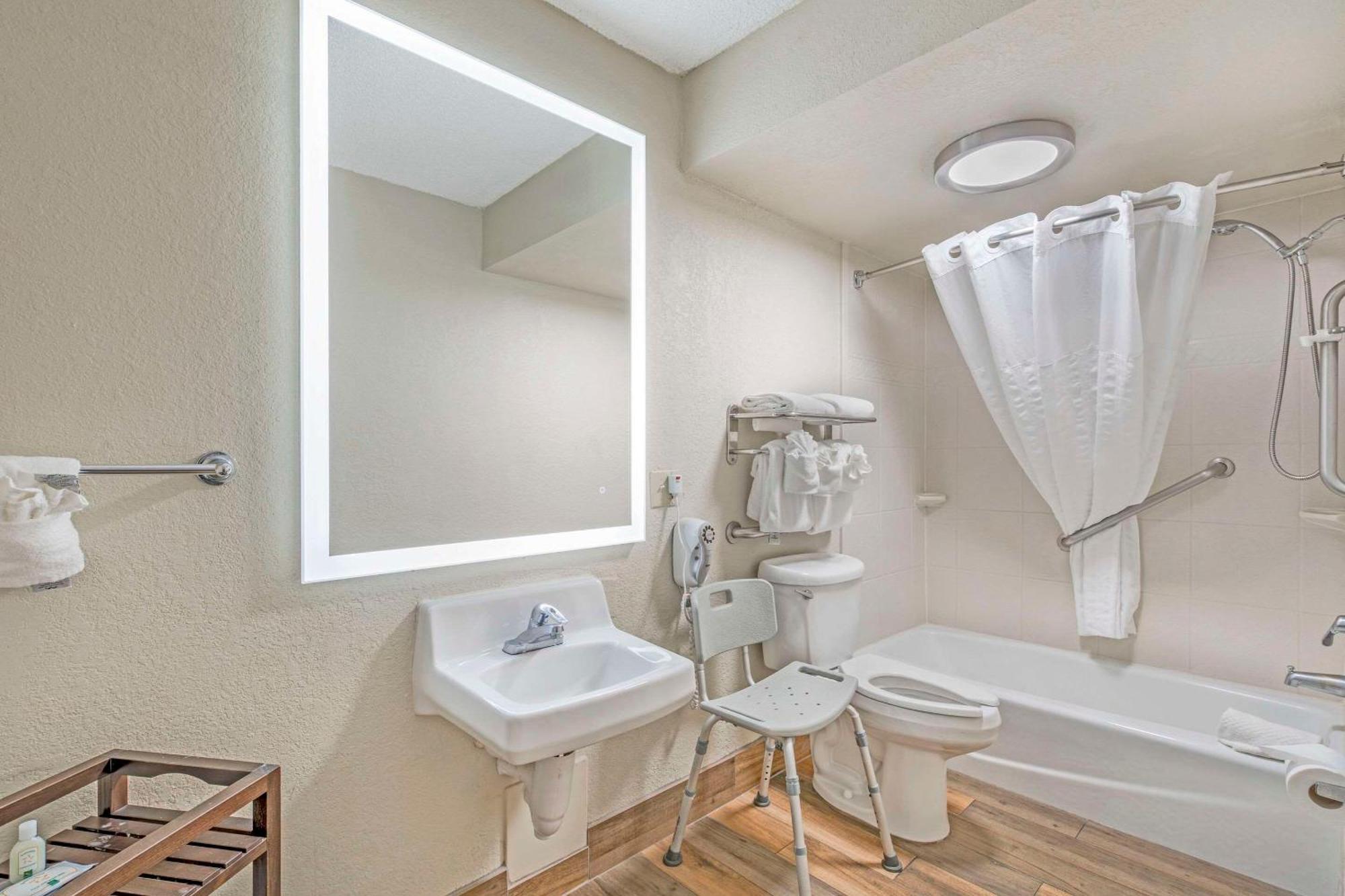 Quality Daytona Speedway - I-95 Hotel 3*