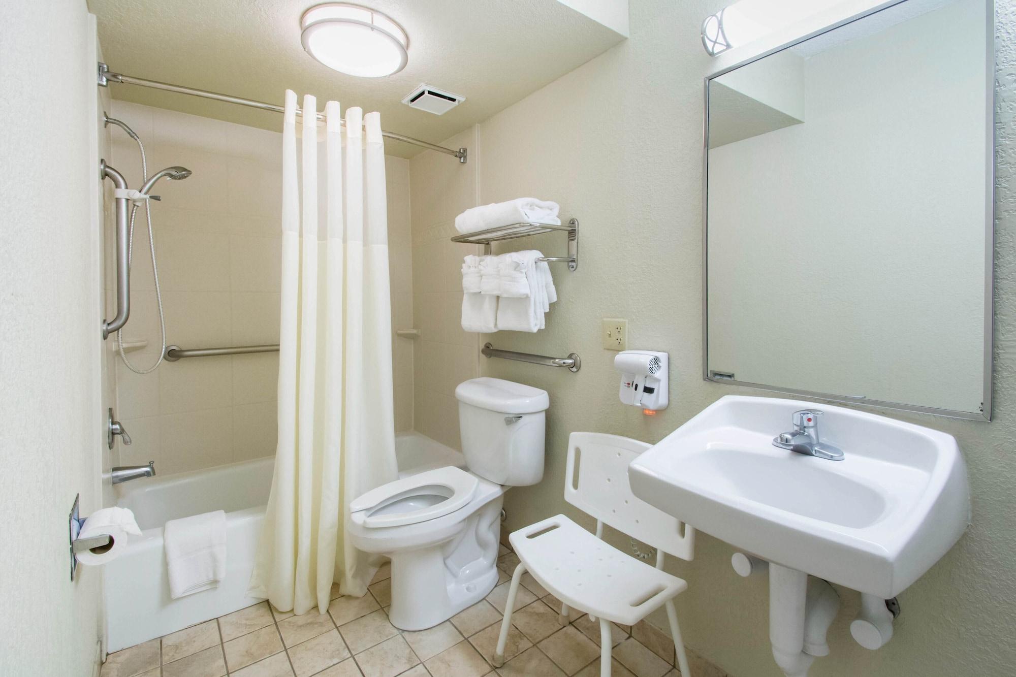 Quality Daytona Speedway - I-95 Hotel 3*